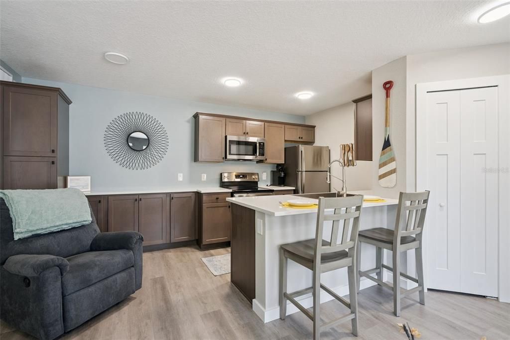 For Sale: $169,000 (1 beds, 1 baths, 648 Square Feet)