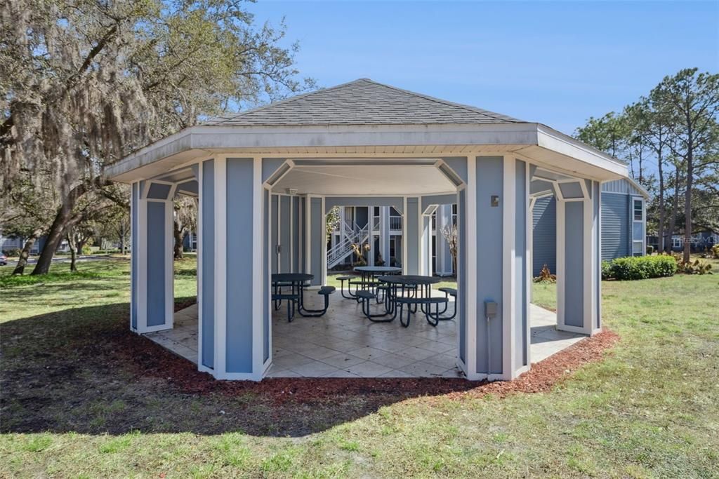 For Sale: $169,000 (1 beds, 1 baths, 648 Square Feet)
