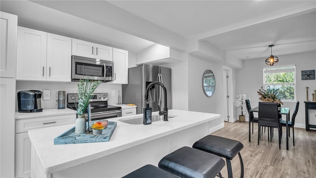 En Venta: $499,000 (3 camas, 2 baños, 840 Pies cuadrados)