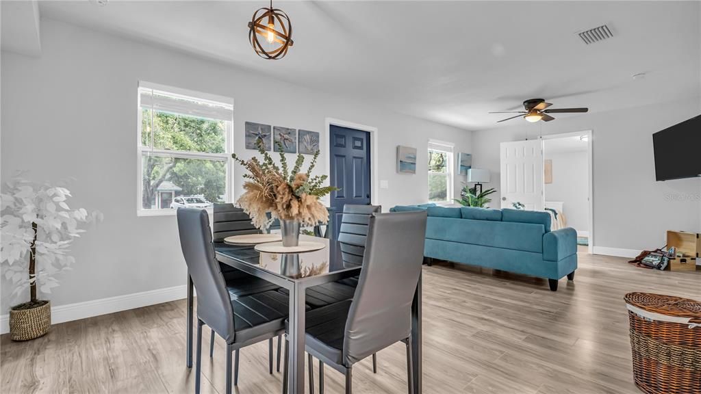 En Venta: $499,000 (3 camas, 2 baños, 840 Pies cuadrados)