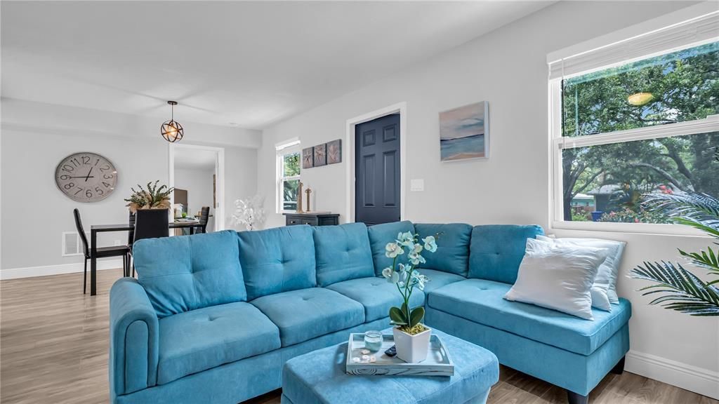 En Venta: $499,000 (3 camas, 2 baños, 840 Pies cuadrados)