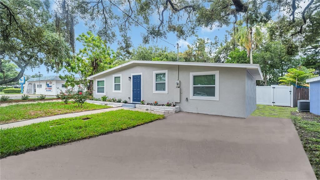 En Venta: $499,000 (3 camas, 2 baños, 840 Pies cuadrados)