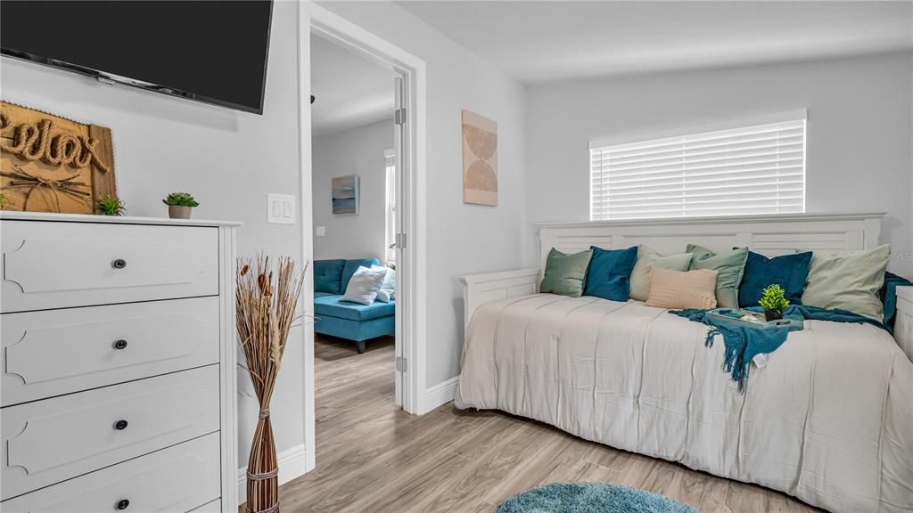 En Venta: $499,000 (3 camas, 2 baños, 840 Pies cuadrados)