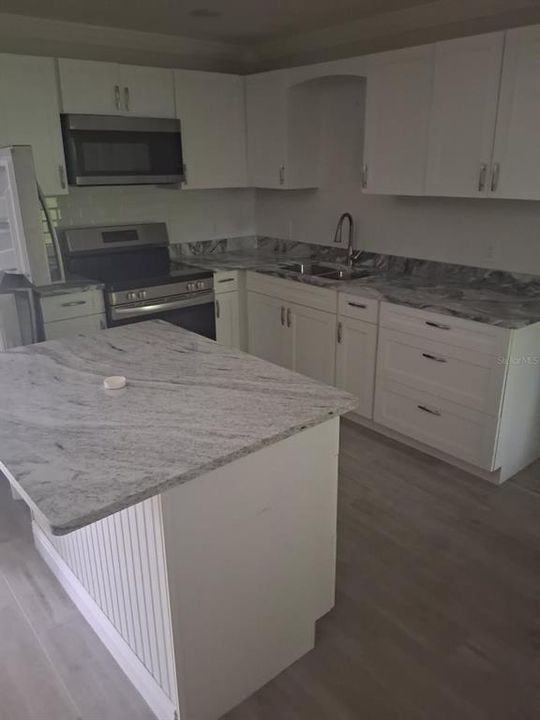 Activo con contrato: $1,500 (2 camas, 1 baños, 1000 Pies cuadrados)