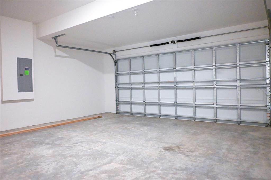 Activo con contrato: $363,950 (5 camas, 3 baños, 2705 Pies cuadrados)
