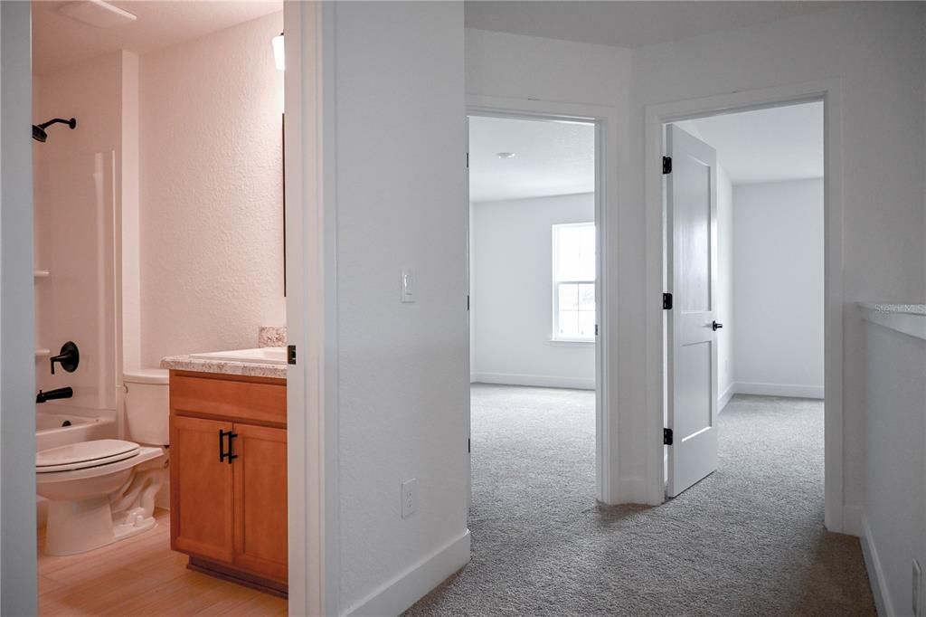 Activo con contrato: $363,950 (5 camas, 3 baños, 2705 Pies cuadrados)