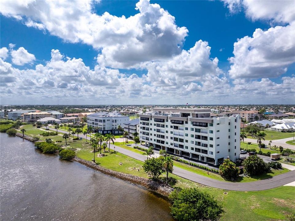 En Venta: $349,900 (2 camas, 2 baños, 1048 Pies cuadrados)