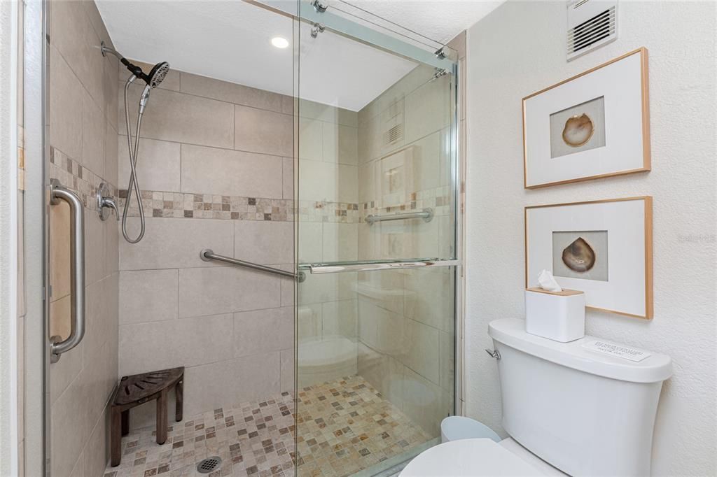 En Venta: $349,900 (2 camas, 2 baños, 1048 Pies cuadrados)