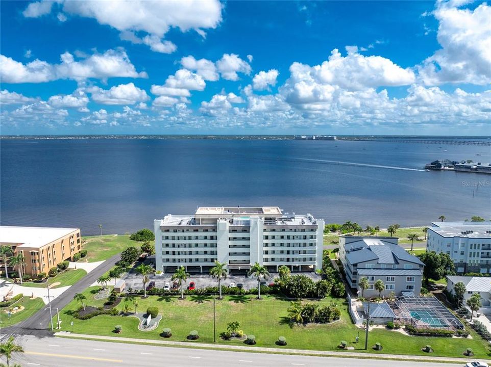 En Venta: $349,900 (2 camas, 2 baños, 1048 Pies cuadrados)