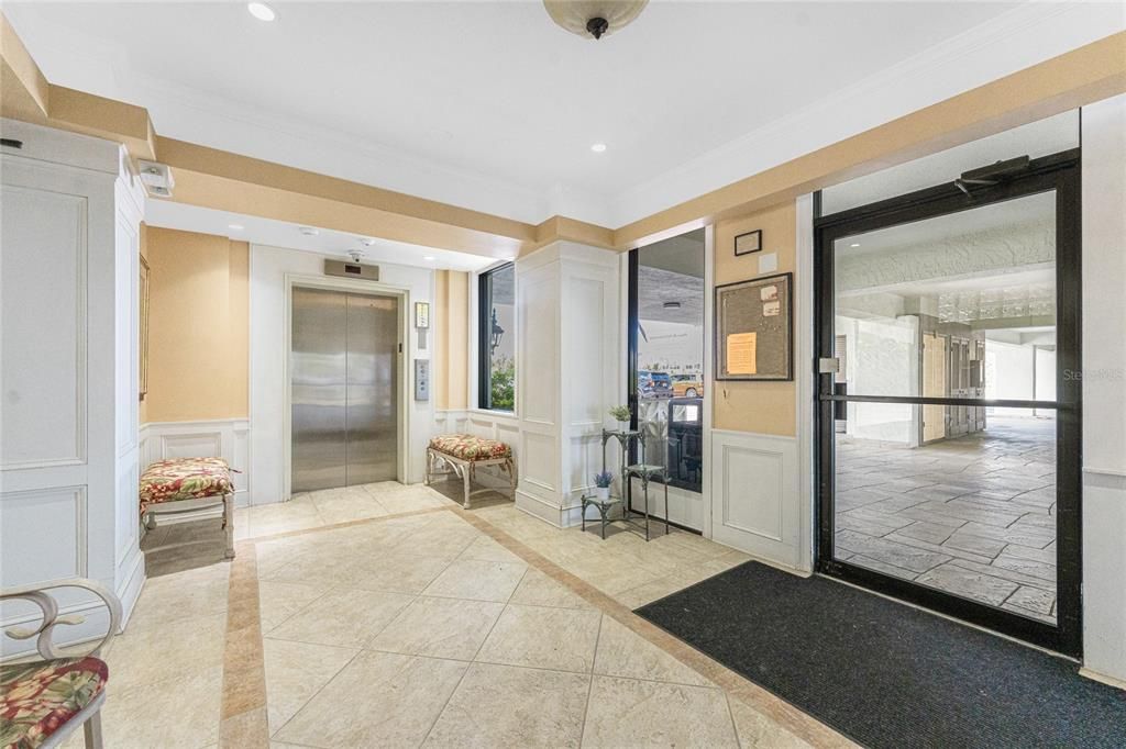 En Venta: $349,900 (2 camas, 2 baños, 1048 Pies cuadrados)