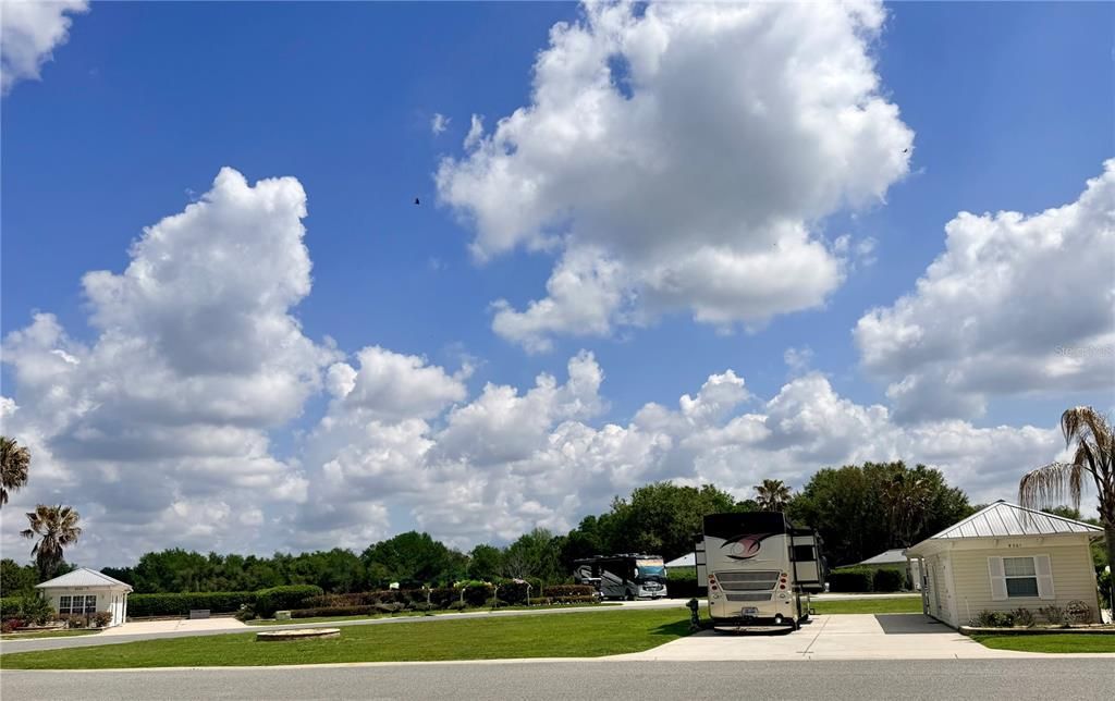 На продажу: $209,900 (0.24 acres)