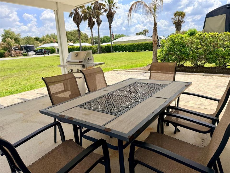 На продажу: $209,900 (0.24 acres)