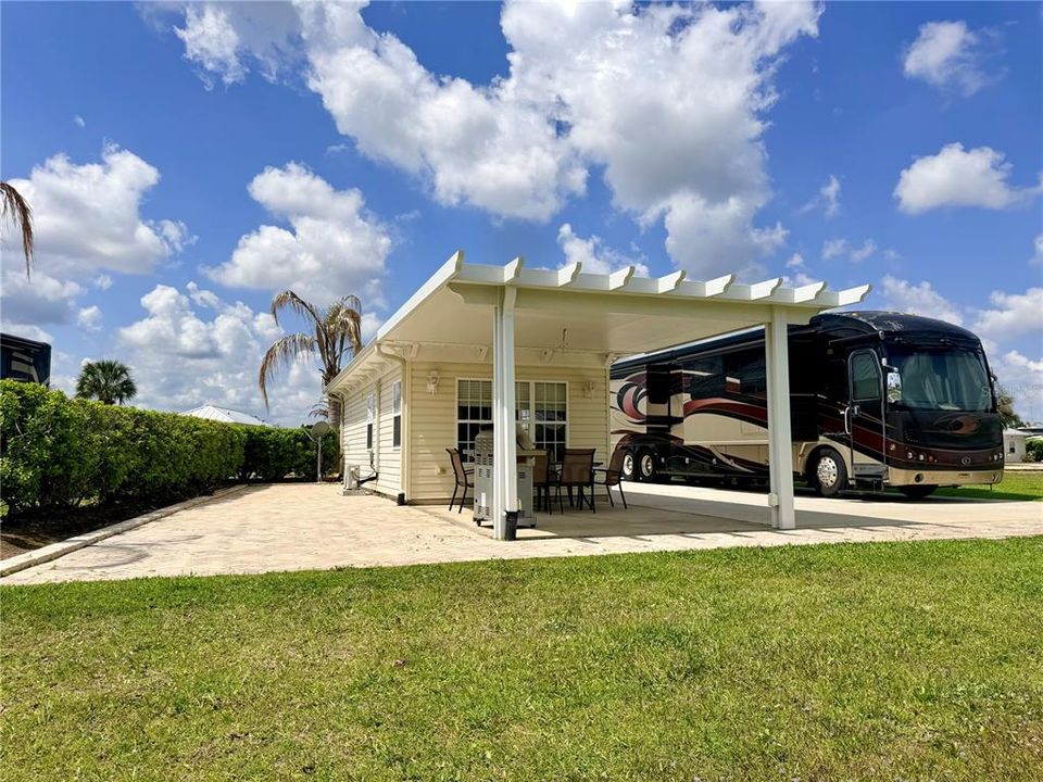 На продажу: $209,900 (0.24 acres)