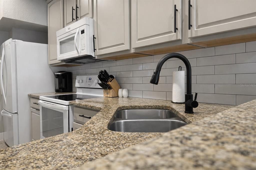 Active With Contract: $429,999 (3 beds, 2 baths, 1932 Square Feet)