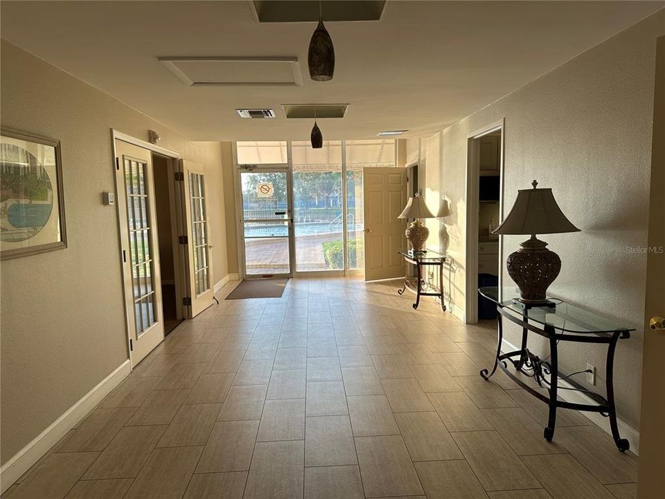 Active With Contract: $250,000 (2 beds, 2 baths, 1050 Square Feet)