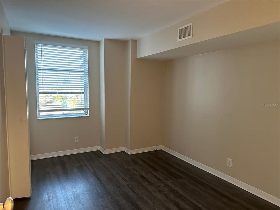 Active With Contract: $250,000 (2 beds, 2 baths, 1050 Square Feet)