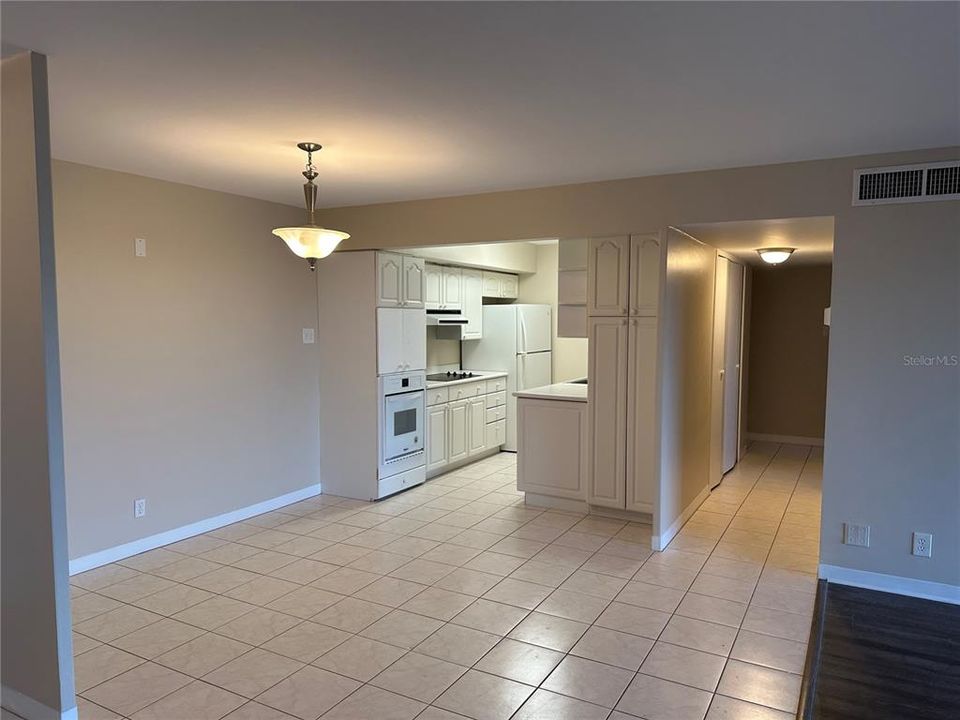 Active With Contract: $250,000 (2 beds, 2 baths, 1050 Square Feet)