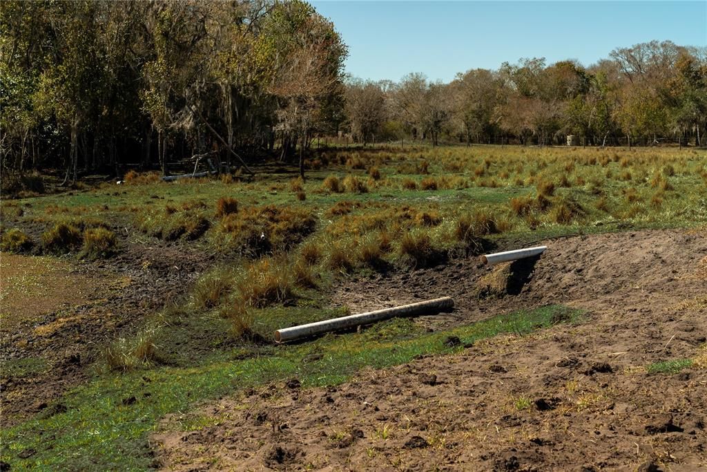 На продажу: $949,000 (52.21 acres)