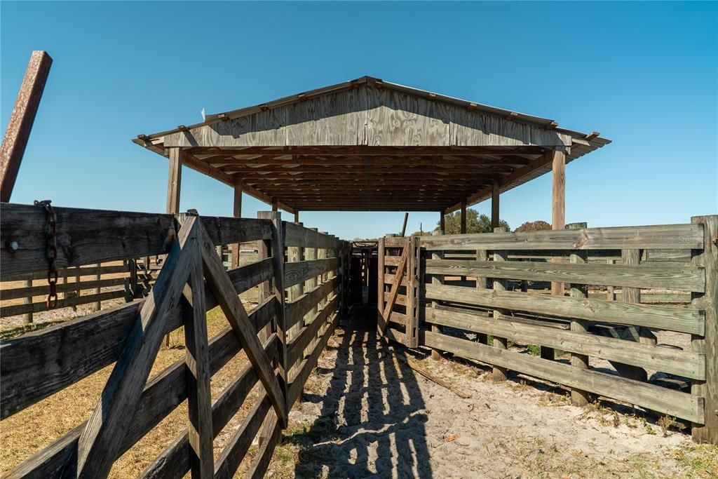 На продажу: $949,000 (52.21 acres)