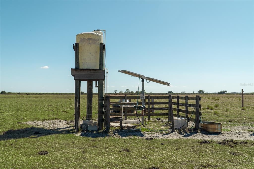 На продажу: $949,000 (52.21 acres)