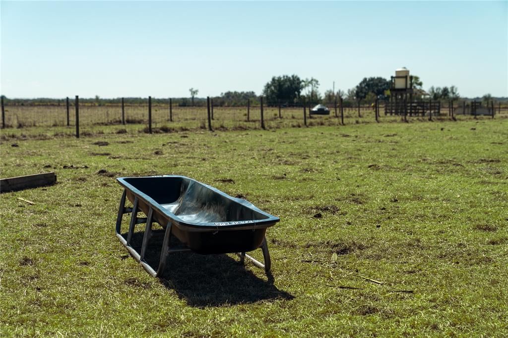 На продажу: $949,000 (52.21 acres)
