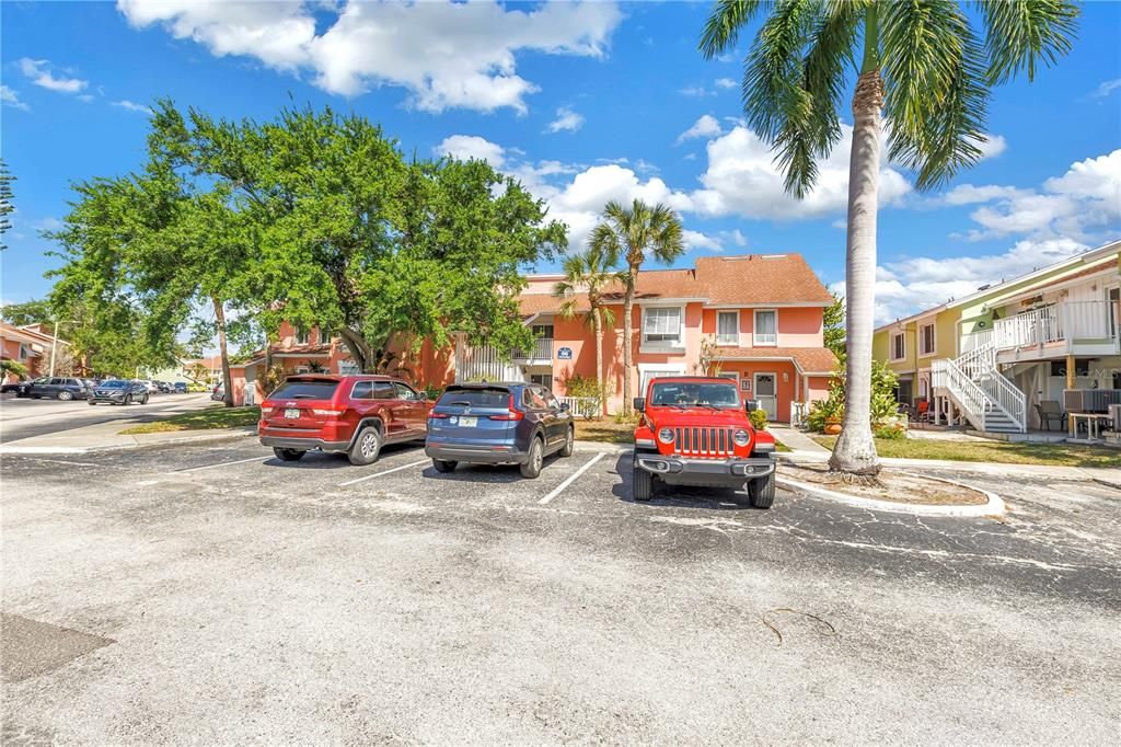 Activo con contrato: $149,000 (2 camas, 2 baños, 1100 Pies cuadrados)