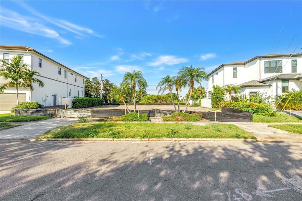 For Sale: $3,895,000 (5 beds, 5 baths, 4948 Square Feet)