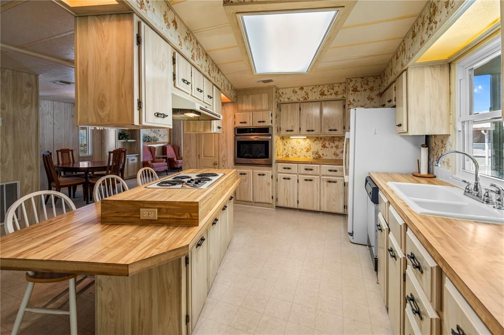 For Sale: $225,000 (3 beds, 2 baths, 1519 Square Feet)