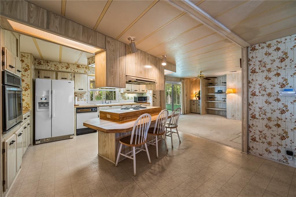 For Sale: $225,000 (3 beds, 2 baths, 1519 Square Feet)