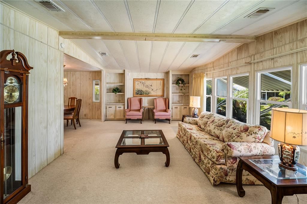 For Sale: $225,000 (3 beds, 2 baths, 1519 Square Feet)