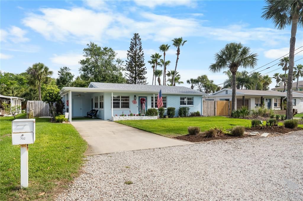 Active With Contract: $649,900 (2 beds, 1 baths, 1173 Square Feet)