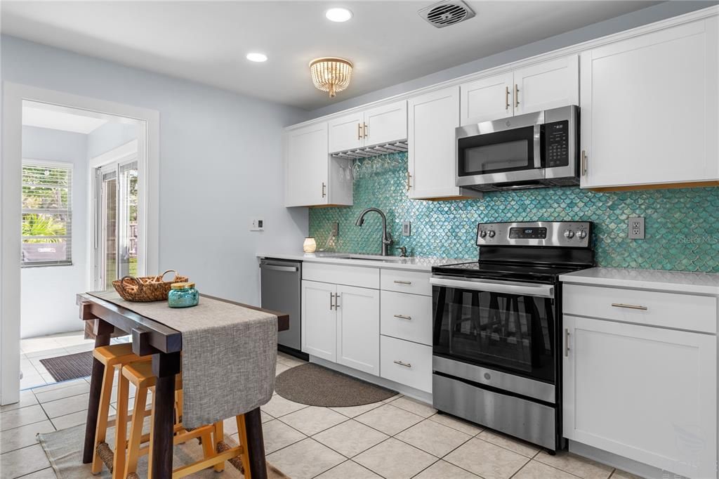 Active With Contract: $649,900 (2 beds, 1 baths, 1173 Square Feet)