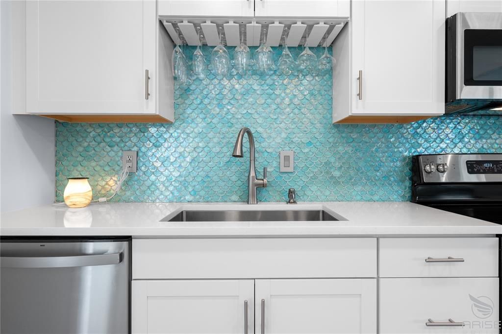 Active With Contract: $649,900 (2 beds, 1 baths, 1173 Square Feet)