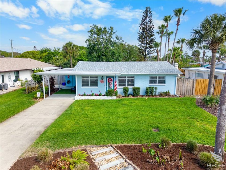 Active With Contract: $649,900 (2 beds, 1 baths, 1173 Square Feet)