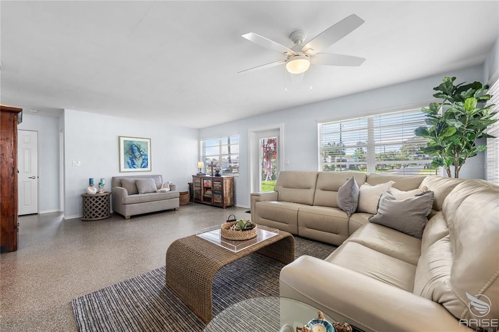 Active With Contract: $649,900 (2 beds, 1 baths, 1173 Square Feet)