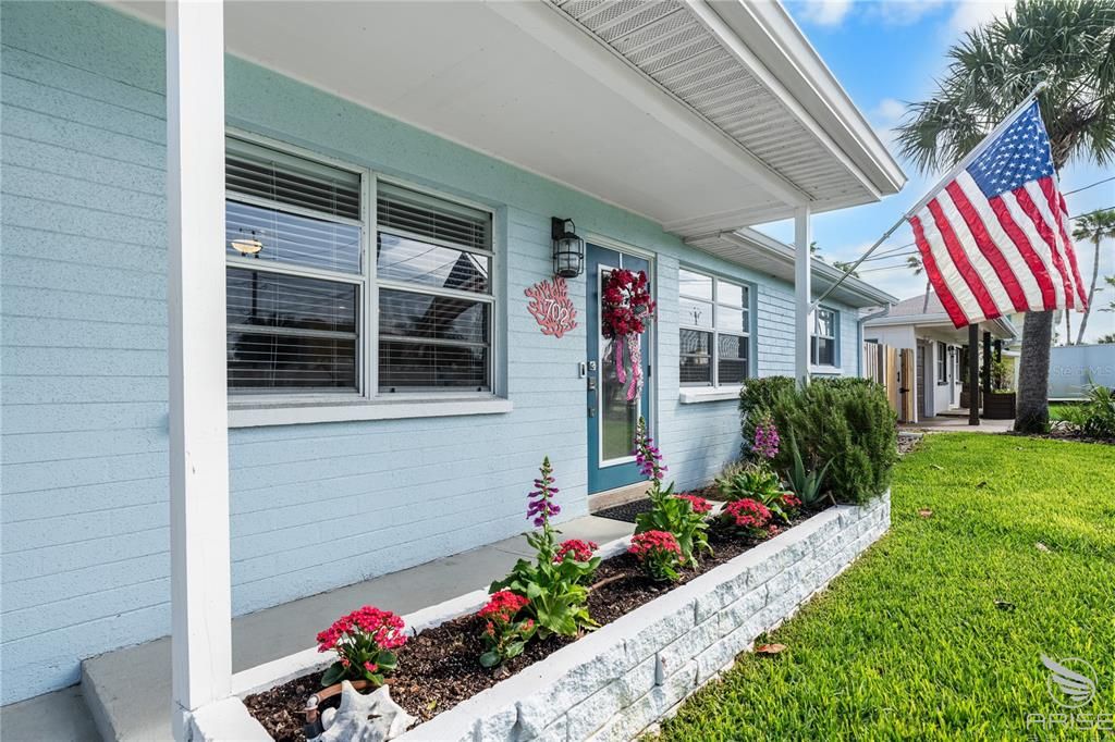 Active With Contract: $649,900 (2 beds, 1 baths, 1173 Square Feet)