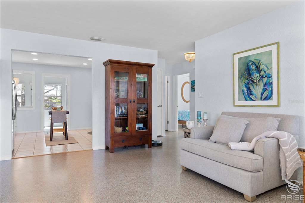 Active With Contract: $649,900 (2 beds, 1 baths, 1173 Square Feet)