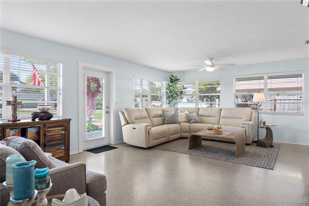Active With Contract: $649,900 (2 beds, 1 baths, 1173 Square Feet)