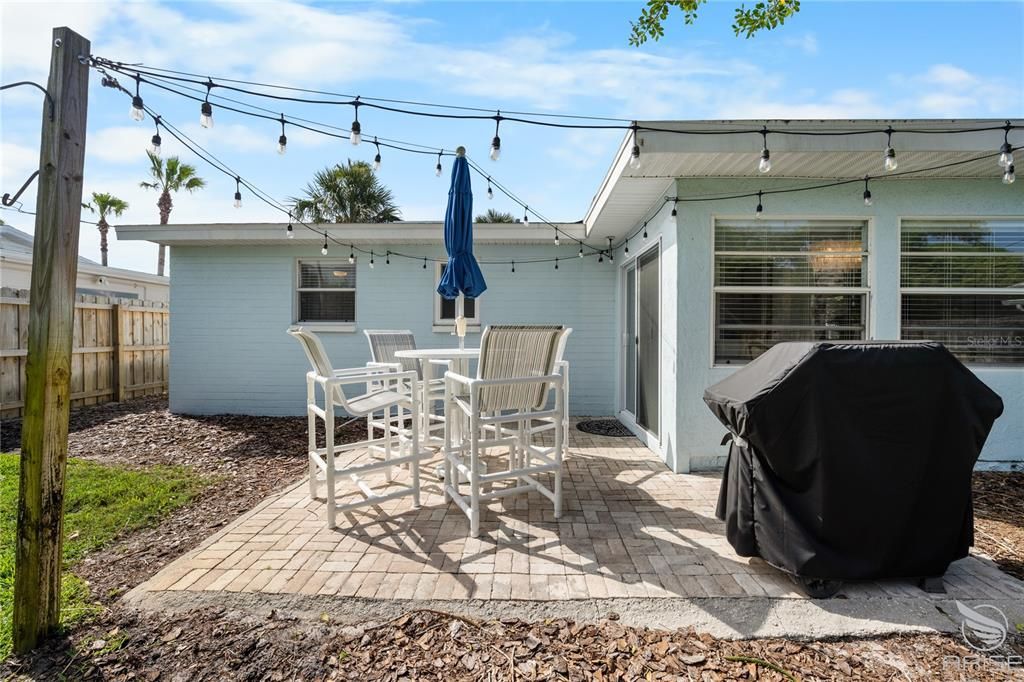 Active With Contract: $649,900 (2 beds, 1 baths, 1173 Square Feet)
