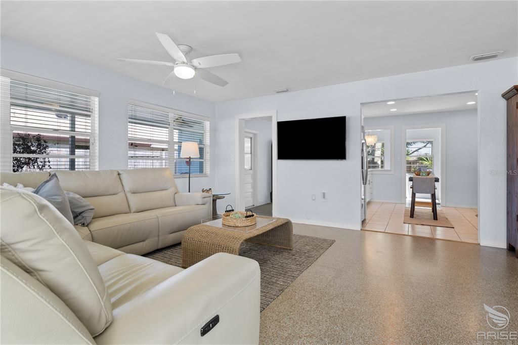 Active With Contract: $649,900 (2 beds, 1 baths, 1173 Square Feet)