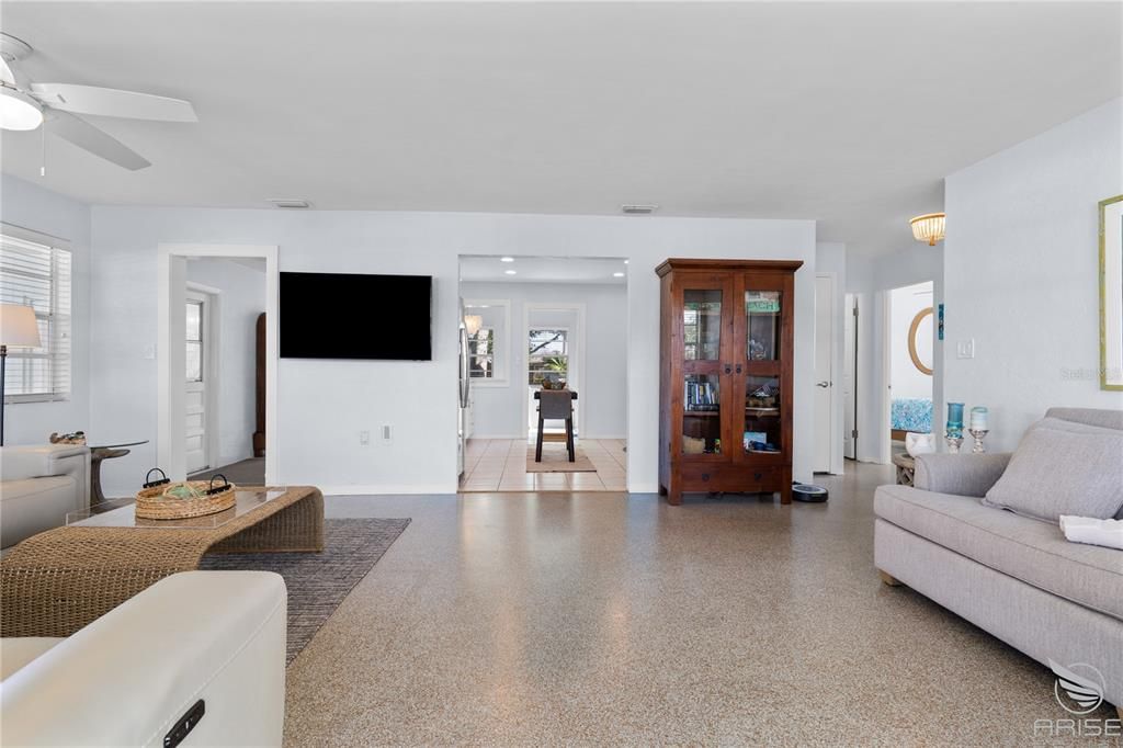 Active With Contract: $649,900 (2 beds, 1 baths, 1173 Square Feet)