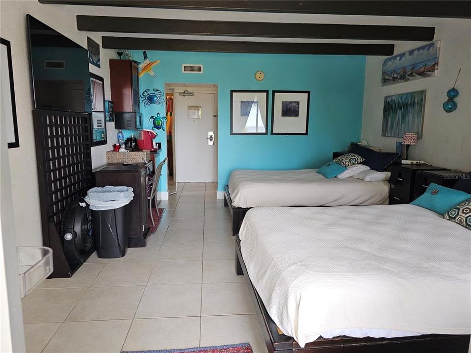 待售: $275,000 (1 贝兹, 1 浴室, 308 平方英尺)