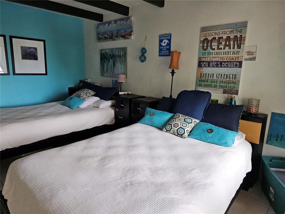 待售: $275,000 (1 贝兹, 1 浴室, 308 平方英尺)