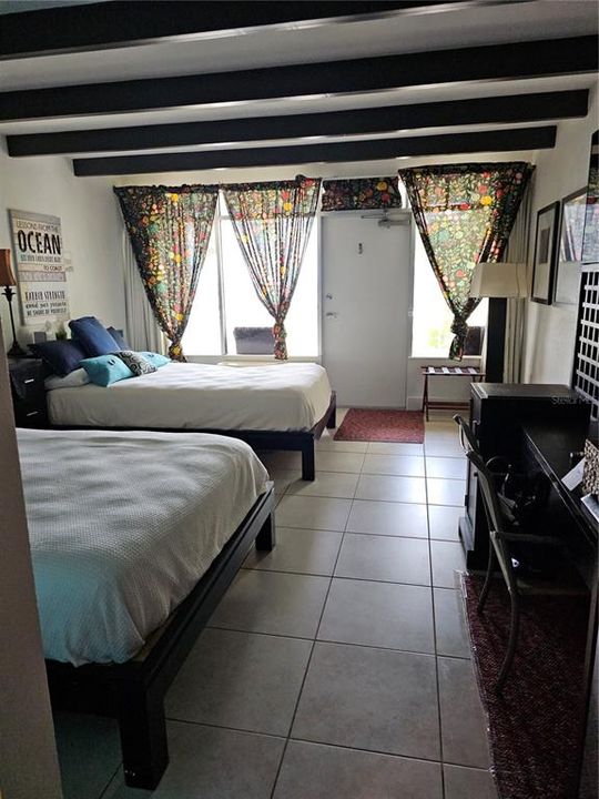 待售: $275,000 (1 贝兹, 1 浴室, 308 平方英尺)