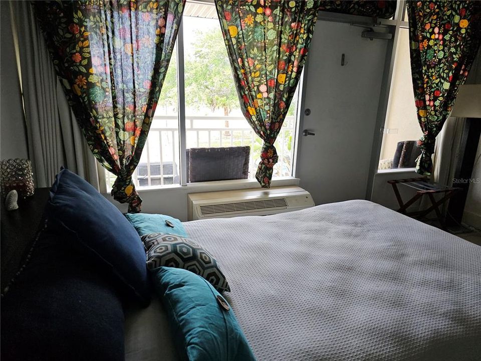 待售: $275,000 (1 贝兹, 1 浴室, 308 平方英尺)