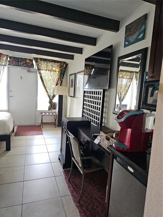 待售: $275,000 (1 贝兹, 1 浴室, 308 平方英尺)