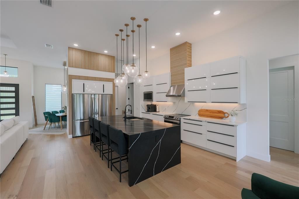 En Venta: $850,000 (3 camas, 2 baños, 2254 Pies cuadrados)