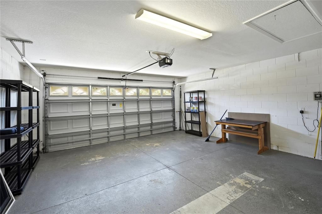 Activo con contrato: $398,000 (4 camas, 3 baños, 2130 Pies cuadrados)