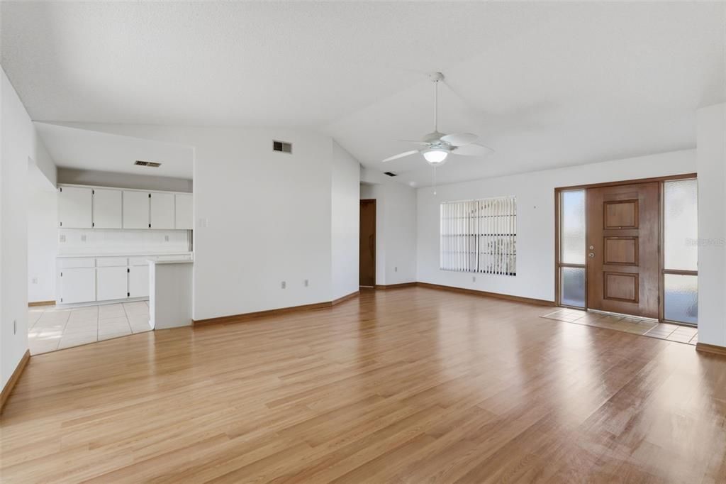 Active With Contract: $249,000 (2 beds, 2 baths, 1418 Square Feet)
