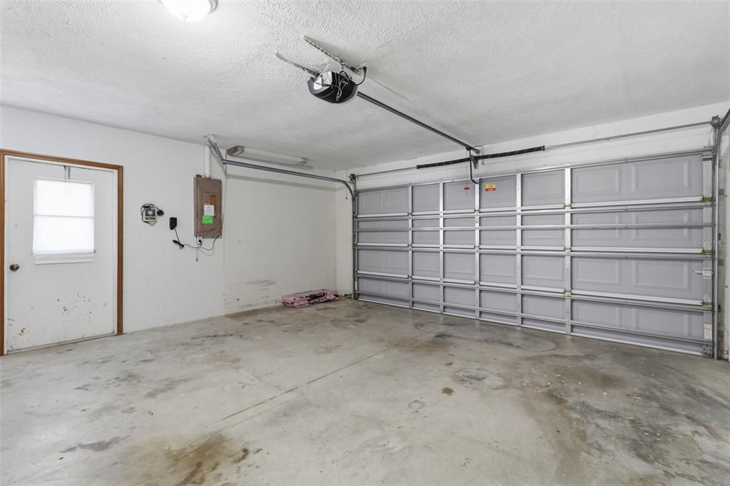 Active With Contract: $249,000 (2 beds, 2 baths, 1418 Square Feet)
